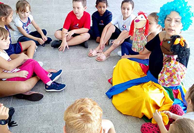 contação de histórias - Colégio Ideologia